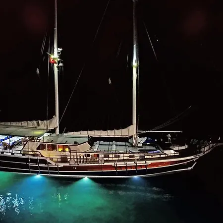 Kanaryam Yacht 船上ホテル