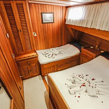 Kanaryam Yacht 船上ホテル