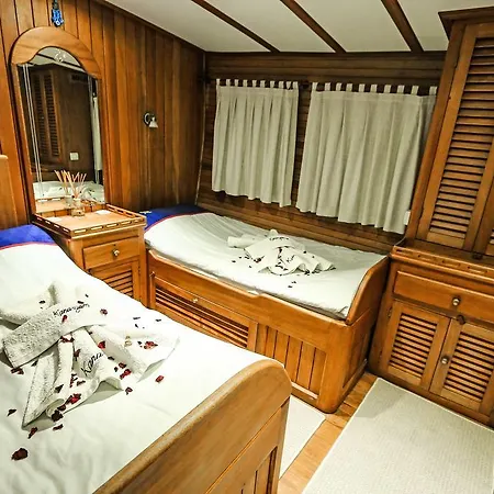 Kanaryam Yacht Båthotell